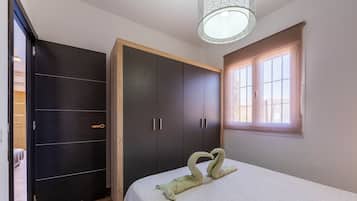 1 bedroom, WiFi, bed sheets