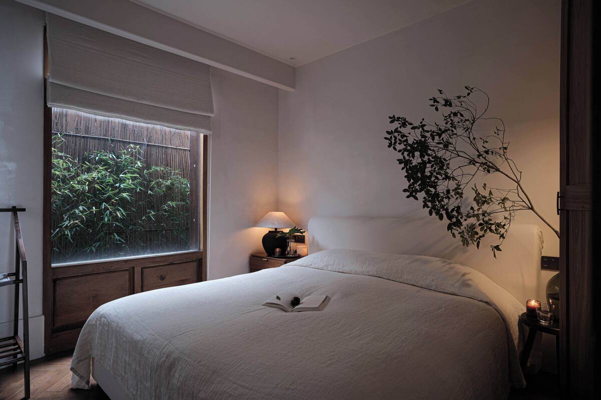 5 bedrooms, rollaway beds, free WiFi, bed sheets