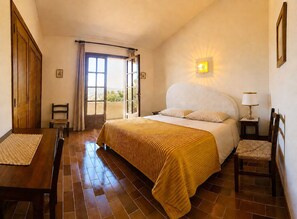 3 chambres, fer et planche à repasser, Wi-Fi gratuit, draps fournis