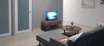 1-King/1- queen bed, with AC, WiFi in wonderful San Juan, close to everything