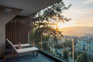 迷你吧（备有免费物品）、办公桌、笔记本电脑工作区、遮光窗帘