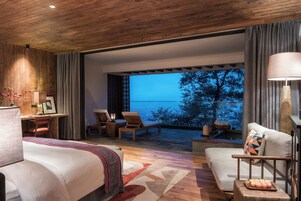 迷你吧（备有免费物品）、办公桌、笔记本电脑工作区、遮光窗帘