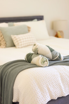 5 slaapkamers, een strijkplank/strijkijzer, reisbedje, gratis wifi