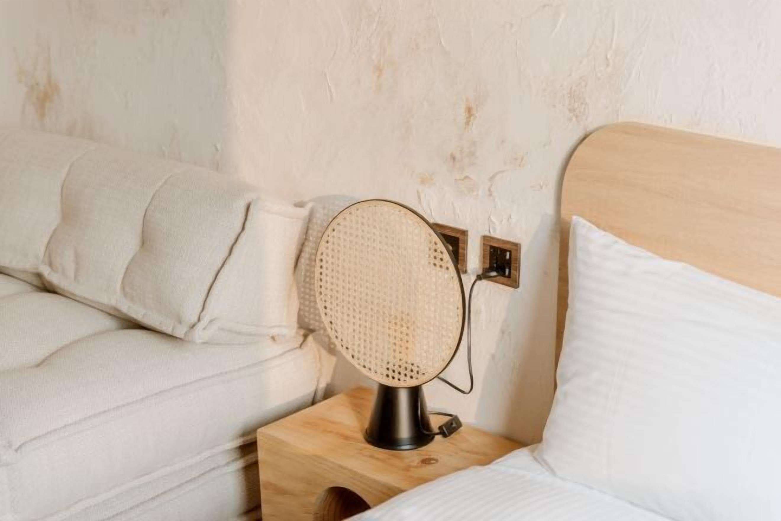 Bureau, chambres insonorisées, Wi-Fi gratuit, draps fournis