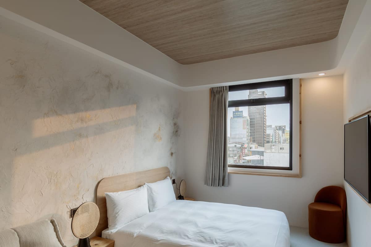 Superior Double Room, City View | Desk, soundproofing, free WiFi, bed sheets