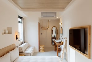 Grand Double Room, City View | Desk, soundproofing, free WiFi, bed sheets - Just Inn Kaohsiung (Kaohsiung)
