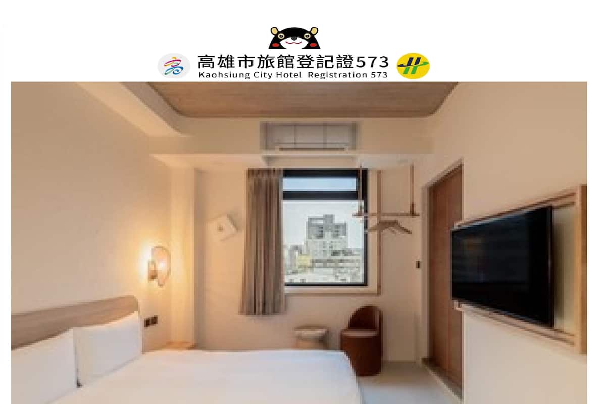 Deluxe Double Room, Bathtub, City View | Desk, soundproofing, free WiFi, bed sheets