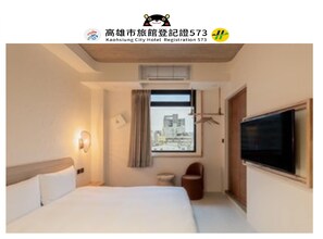 Deluxe Double Room, Bathtub, City View | Desk, soundproofing, free WiFi, bed sheets - Just Inn Kaohsiung (Kaohsiung)