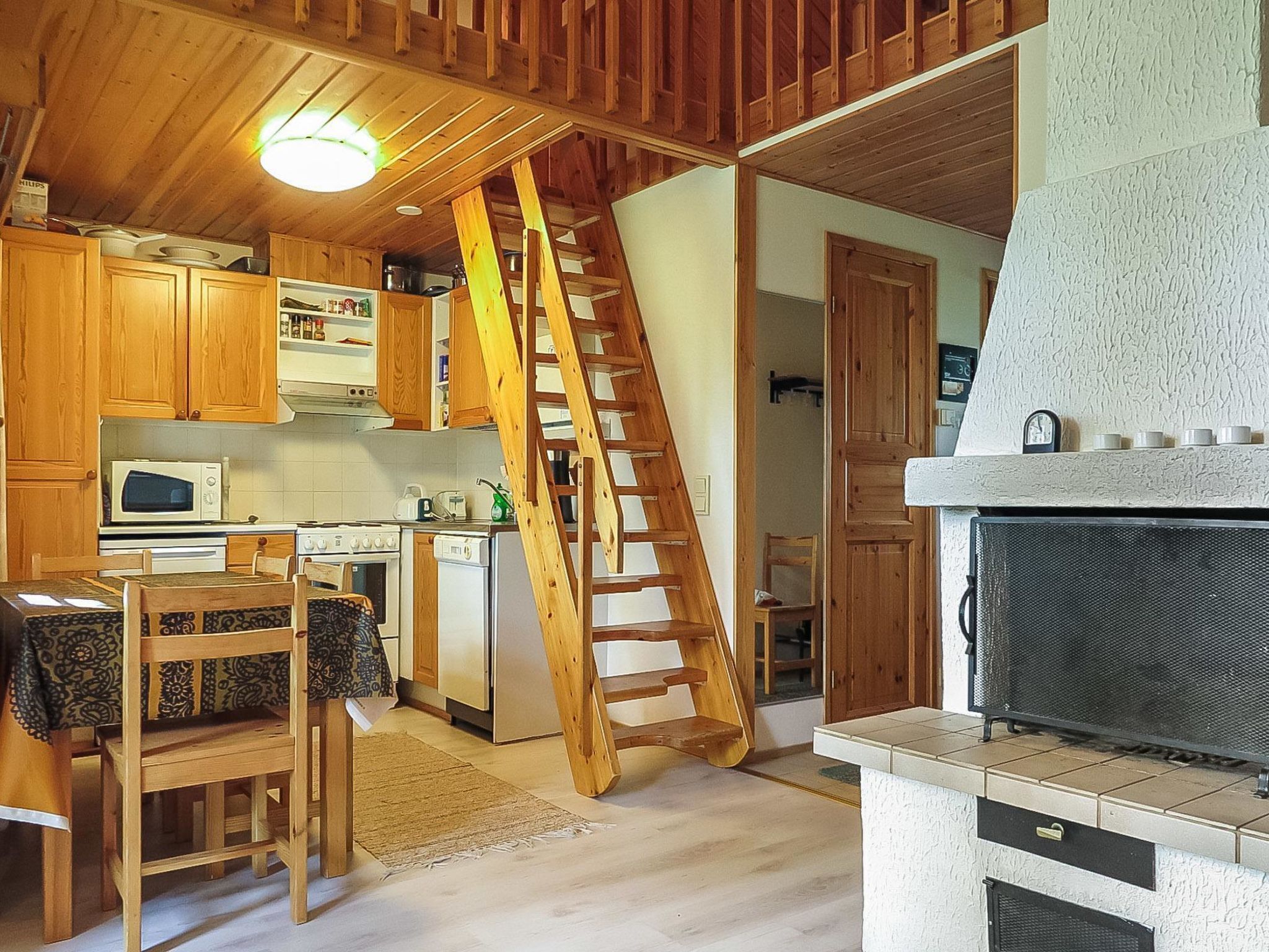 Fridge, microwave, dishwasher, cookware/dishes/utensils