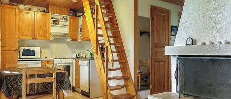 Refrigerador, microondas, lavavajillas, utensilios de cocina