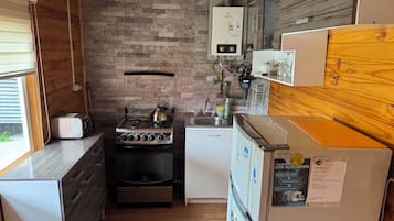 Refrigerador, horno, tetera/pava eléctrica, tostadora