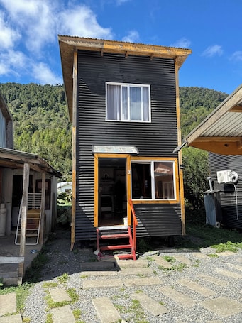 Exterior. Mateo Puyuhuapi Cabin