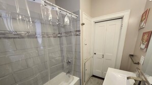 Unclassified image, 2 of 9, button - Charming 2 BR retreat in Shreveport, minutes from Casinos, airport & attractions (Shreveport)