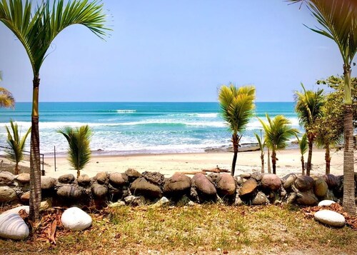 Welcome to Casa Pintada - Your Tropical Escape by the Beach!