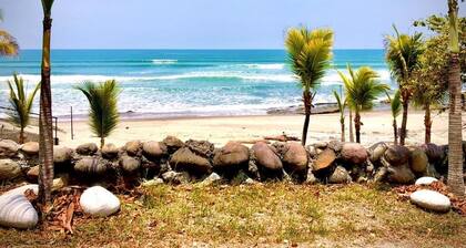 Welcome to Casa Pintada - Your Tropical Escape by the Beach!