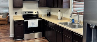 Charming 3-bedroom lake house with AC and WiFi in Vacherie