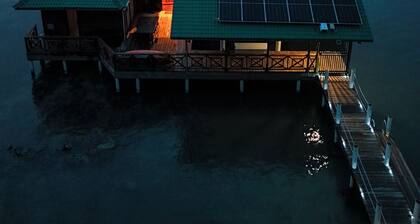 Hermosa Villa Sobre el Agua de 2H/2B en Bastimentos, con A/C y Wi-Fi