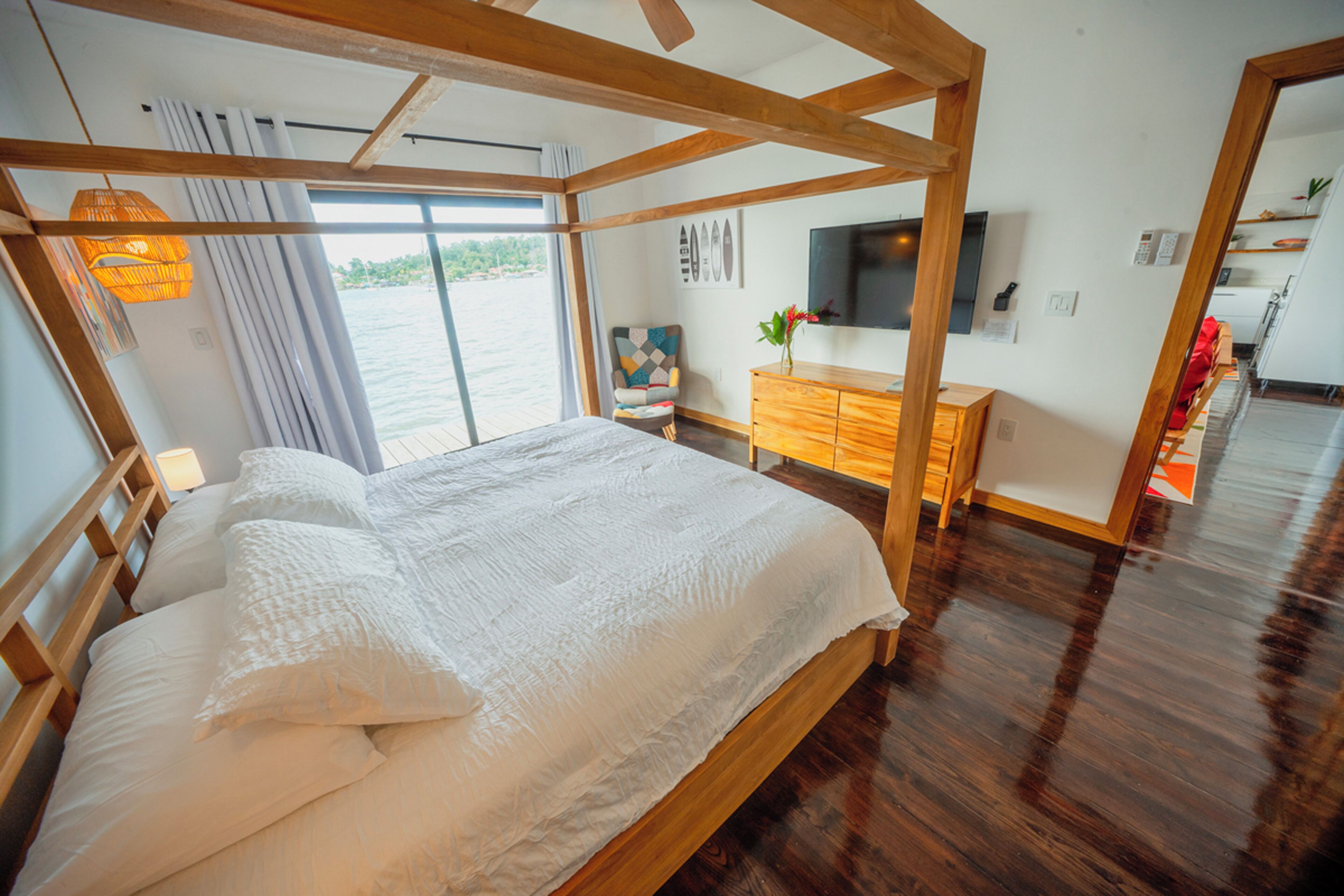 2 bedrooms, in-room safe, desk, iron/ironing board
