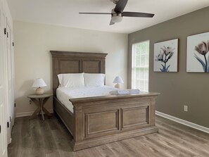 4 bedrooms, desk, iron/ironing board, free WiFi - Charming 4-bedroom house with AC and WiFi in Pleasant Charleston (Charleston)