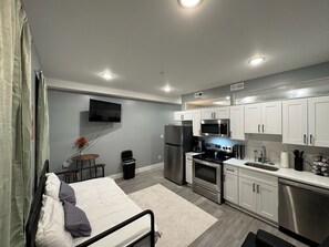 1 habitación, tabla de planchar con plancha y wifi