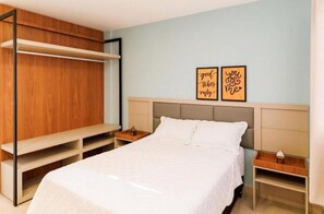 Appartement Supérieur, 1 chambre, non-fumeurs, vue établissement | 1 chambre, espace de travail pour ordinateur portable, Wi-Fi gratuit