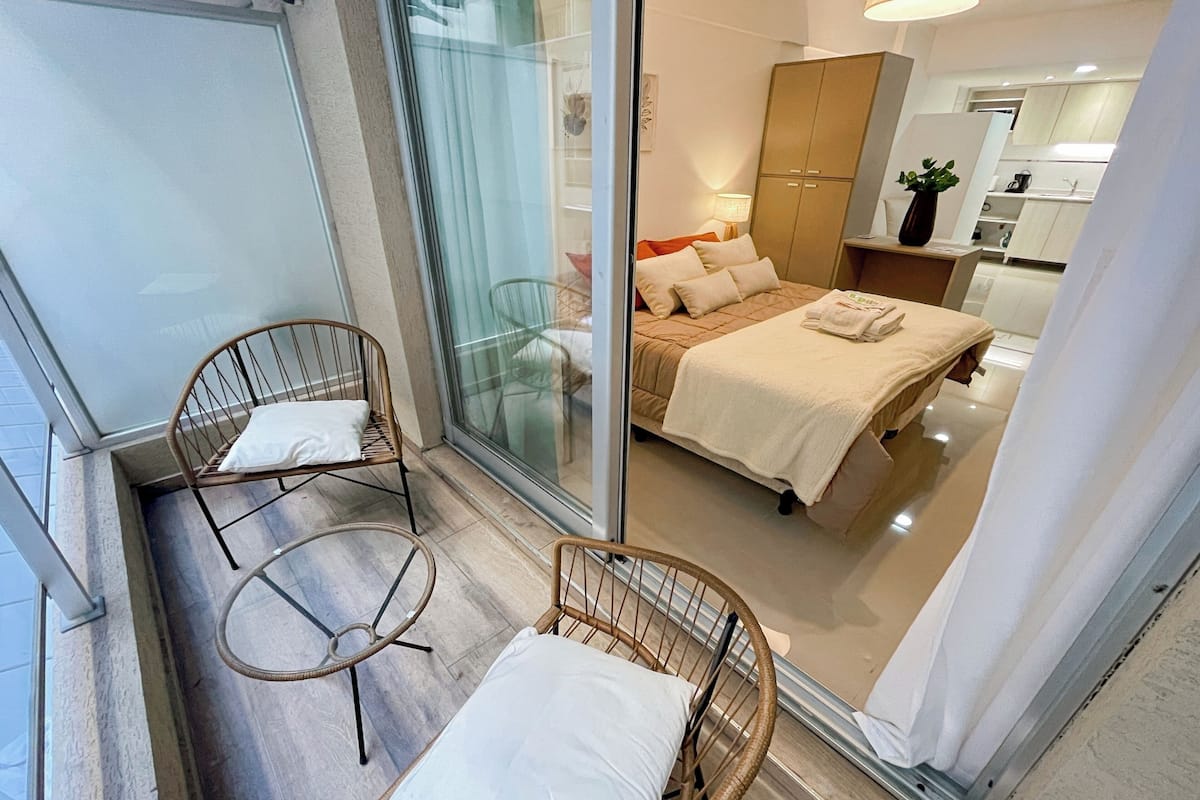 Studio, Balkon | 1 Schlafzimmer, individuell dekoriert, individuell eingerichtet