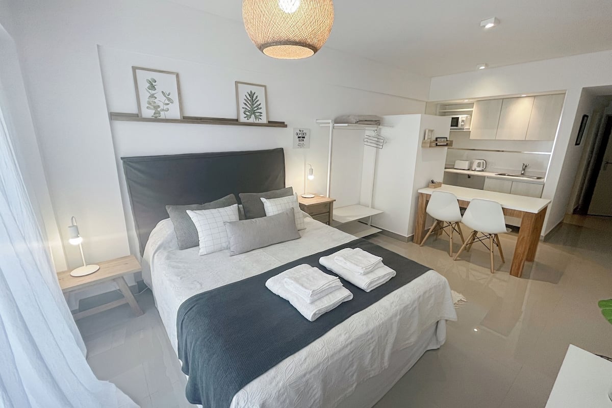 Studio, 1 Doppelbett, Balkon | 1 Schlafzimmer, individuell dekoriert, individuell eingerichtet