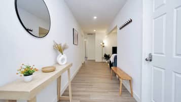 3 Schlafzimmer, Schreibtisch, Bügeleisen/Bügelbrett, WLAN