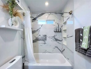 Hair dryer, towels - MolivuHomes 3BR | New | KingBed | Kid/Pet Friendly (San Jose)