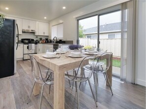 Dining - MolivuHomes 3BR | New | KingBed | Kid/Pet Friendly (San Jose)