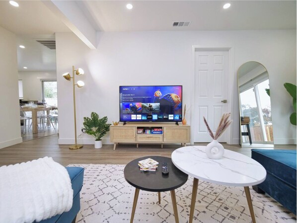 Games room - MolivuHomes 3BR | New | KingBed | Kid/Pet Friendly (San Jose)