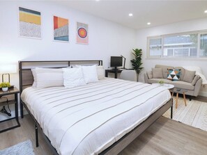 3 bedrooms, desk, iron/ironing board, WiFi - MolivuHomes 3BR | New | KingBed | Kid/Pet Friendly (San Jose)