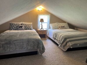 2 bedrooms, WiFi, bed sheets - Enjoy your stay at the Cabin Creek Inn (Inkom)