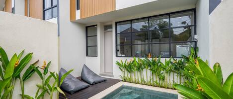 المنشأة من الخارج