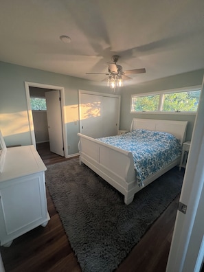 5 habitaciones, tabla de planchar con plancha y wifi gratis