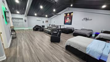 5 bedrooms, free WiFi, bed sheets