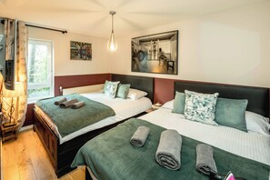 2 bedrooms, iron/ironing board, travel cot, free WiFi - 30%OFF|LastMinDeal|London|WiFi|Parking|Sleeps7|Netflix|Families|Leisure|WeekStay (London)