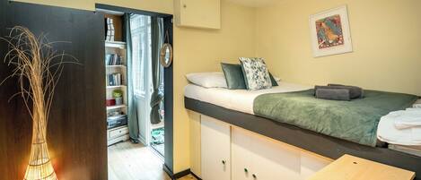 Iron/ironing board, travel cot, free WiFi, bed sheets