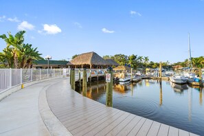 Marina - Condo at the Bay with Resort-Style Amenities, Pool, Tiki Bar (Sarasota)