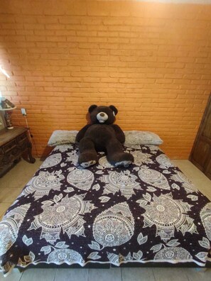 4 bedrooms, WiFi, bed sheets