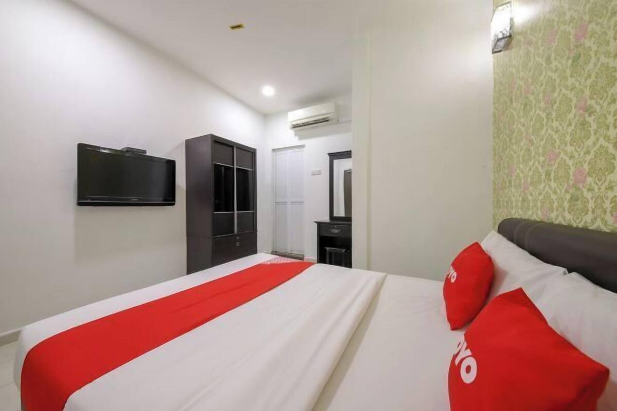 1 quarto, escrivaninha, espaço de trabalho para notebook
