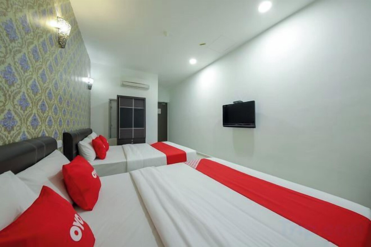 Desk, laptop workspace, free WiFi, bed sheets
