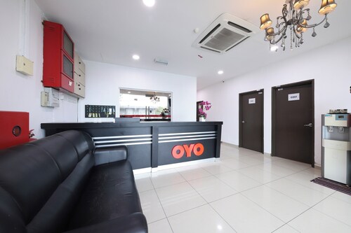 OYO 89497 Dream Nur Hotel
