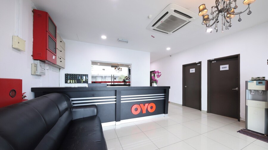 OYO 89497 Dream Nur Hotel