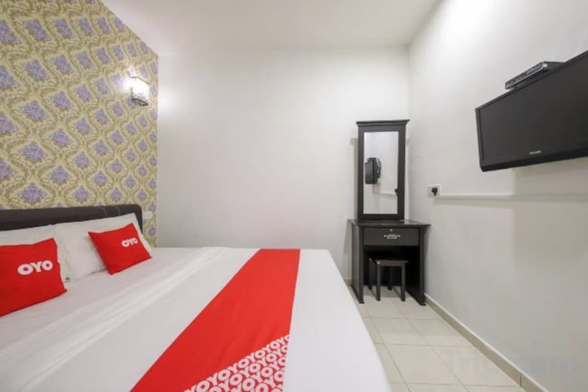 Desk, laptop workspace, free WiFi, bed sheets