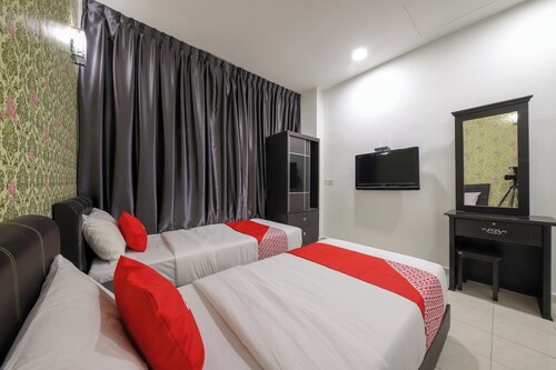 OYO 89497 Dream Nur Hotel