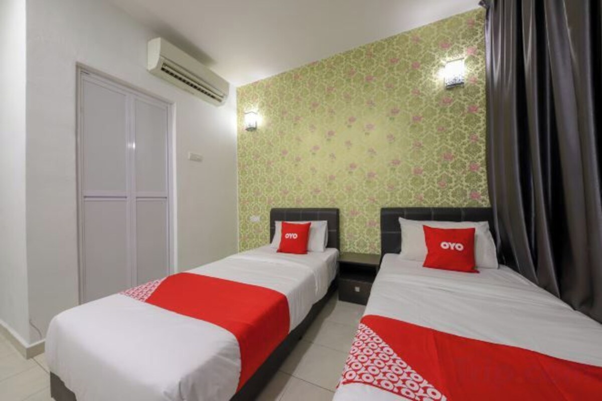 Desk, laptop workspace, free WiFi, bed sheets