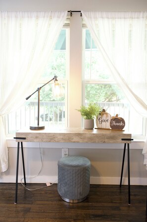 Interior - Cozy Historic Home Near Downtown - Fully Stocked (Fort Worth)