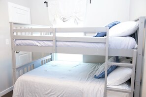 3 Schlafzimmer, Bügeleisen/Bügelbrett, Reisekinderbett, WLAN