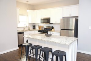 Fridge, microwave, oven, stovetop - Cozy Historic Home Near Downtown - Fully Stocked (Fort Worth)